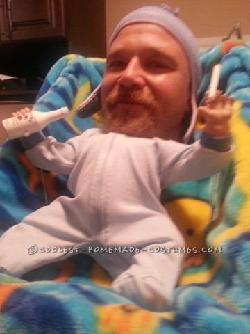 Idea de disfraz más fácil y barata: Disfraz de ilusión de bebé gigante con cabeza
