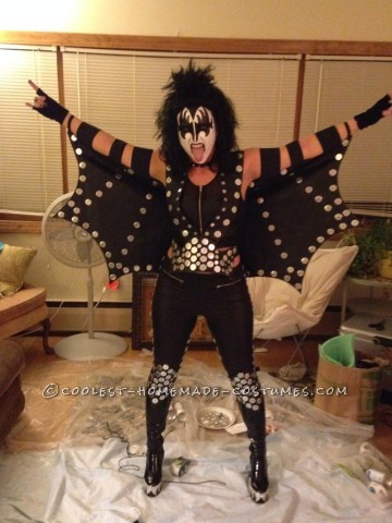 Genial disfraz de Halloween hecho en casa de KISS