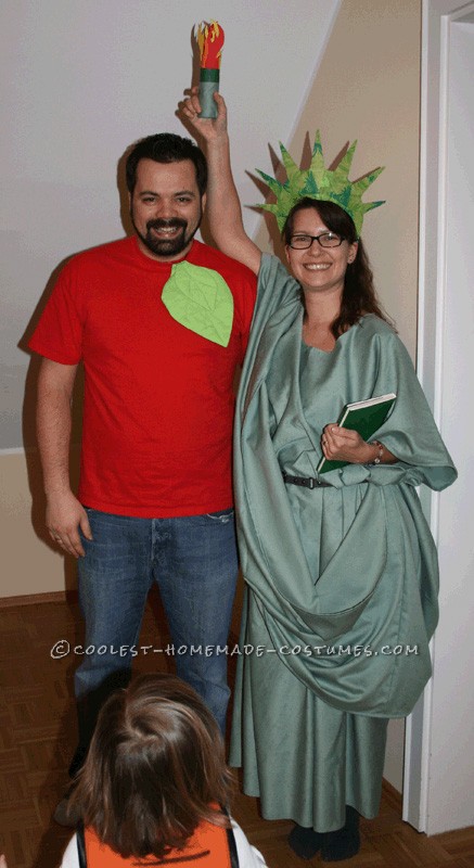 Disfraz de pareja de Lady Liberty y la Gran Manzana