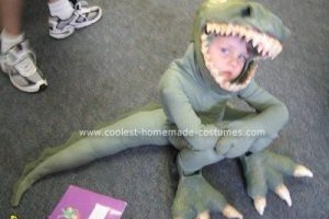 Disfraz diminuto y aterrador de tiranosaurio rex