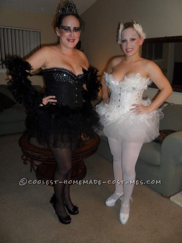 Disfraces caseros de Halloween para una pareja Cisne negro y Cisne blanco