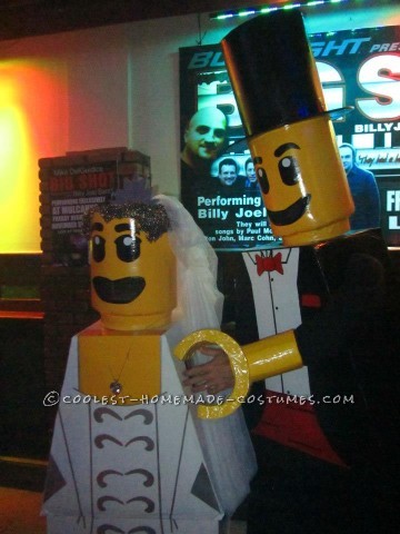 Genial disfraz casero de LEGO Bride and Groom para Halloween