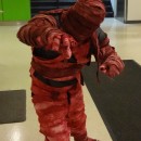 Cuidado con el disfraz de Halloween hecho en casa de Bloody Mummy