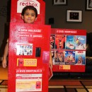 Genial disfraz casero de Redbox para niño