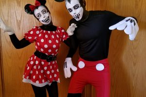 Disfraz de miedo para una pareja de Mickey y Minnie Mouse hazlo tu mismo