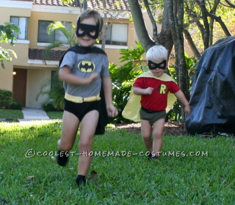 El disfraz de pareja de Batman y Robin más genial para bebés varones