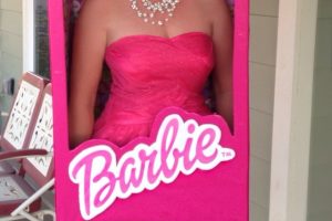 Disfraz de Barbie súper divertido en una caja para mujeres y niñas