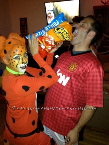 Genial idea de disfraz de Halloween DIY: Cheetos Cheetah Cheetah