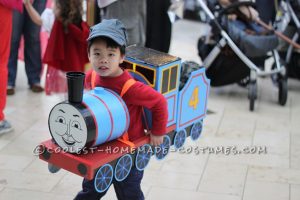 Disfraz infantil de Thomas y sus amigos – Uso de artículos domésticos reciclados