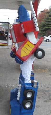 Impresionante traje reciclado G1 Optimus Prime