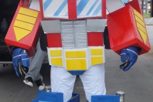 Impresionante traje reciclado G1 Optimus Prime