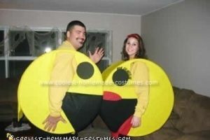 Impresionante disfraz de Mr and Mrs Pacman y Ghost Dog Family DIY