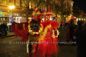 Elegante disfraz casero para pareja: ¡Pájaros de fuego del laberinto!