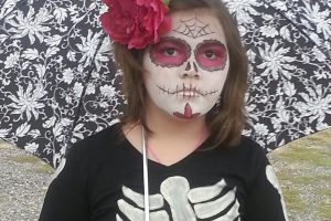 Genial y sencillo disfraz de esqueleto del Día de los Muertos