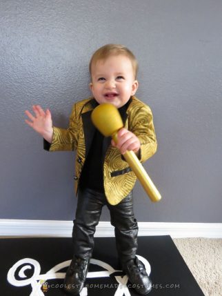 ¡Listo para la gira del pequeño líder de 10 meses Brendon Urie de Panic!  en la discoteca