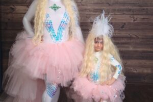 Impresionante disfraz casero de madre e hija – Fairy Magic Unicorns