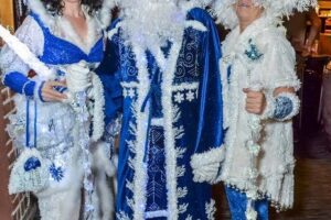 El disfraz grupal más genial de Winter Wonderland: Reina de las nieves, Reina de las nieves y Reina de las nieves.