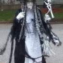 Disfraz de bruja descarada en blanco y negro (económico)