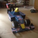 Transformación del disfraz del coche de Fórmula 1 Red Bull RB8 (¡y el equipo de Pit Lane también!)