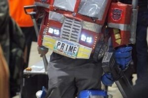 El mejor traje transformador de Optimus Prime que puedes hacer tú mismo