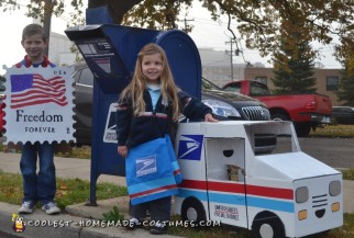 Cool cartero y un traje para un par de sellos postales