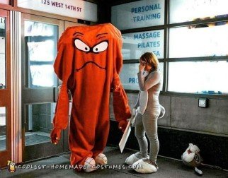 Impresionante disfraz de Gossamer y Bugs Bunny