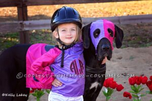 ¡El disfraz de jockey y caballo de carreras más lindo de la historia!