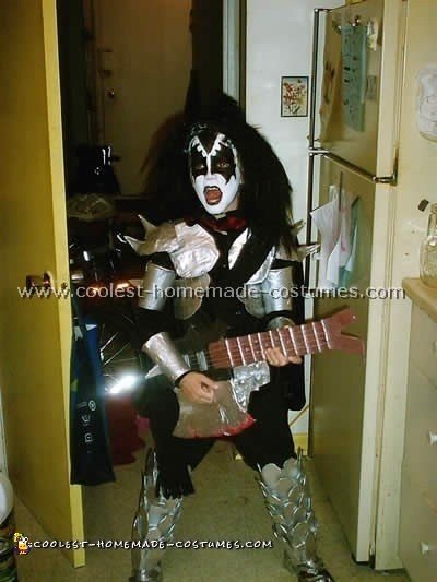 Traje hecho en casa por Gene Simmons