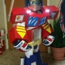 Impresionante disfraz casero de Optimus Prime