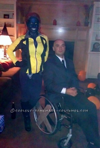 Mi nombre era Mystique y mi novio era el Profesor X.  Tomamos una vieja silla de ruedas, la pintamos con spray plateado y le pusimos X ruedas.  Para Mystique I di