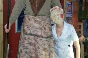 Disfraz de pareja de Silent Hill casero espeluznante para Halloween