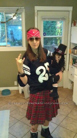 Lindo disfraz de Halloween hecho en casa de Guns N Roses para mamá y bebé