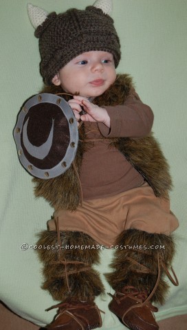 Todo comenzó con un sombrero.  Cuando tenía unos 9 meses de embarazo de mi hijo Carter, encontré un gorro vikingo tejido en Etsy.  Origen de los vikingos