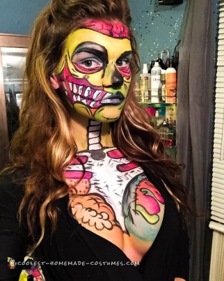 Maquillaje y disfraz de zombi al estilo pop art.