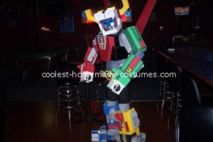 El traje VOLTRON más cool