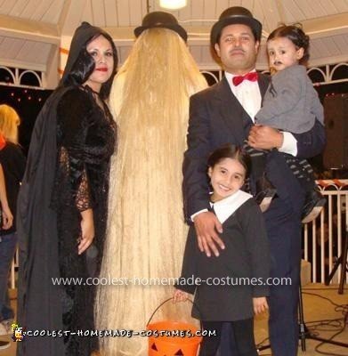 El mejor disfraz de grupo de la familia Addams hecho por ti mismo jamás hecho