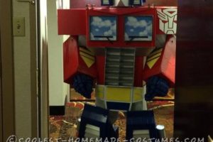 Disfraz realista de Optimus Prime de Transformers