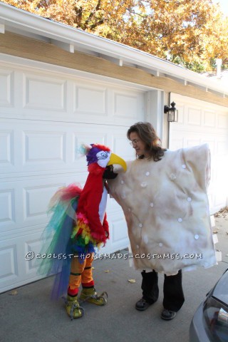 Genial disfraz de mamá e hija de Halloween: ¡Polly quiere una galleta!