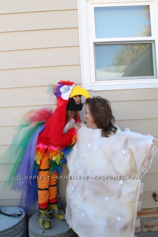 Genial disfraz de mamá e hija de Halloween: ¡Polly quiere una galleta!