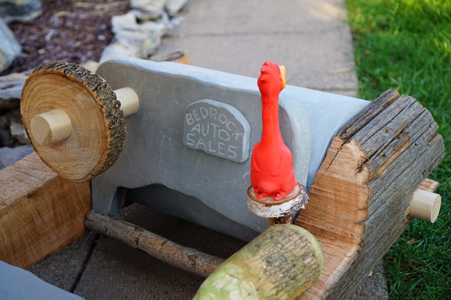 ¡Disfraz de Halloween de la familia Flintstone con coche hecho a mano!