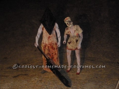 Así que este año quería hacer otro disfraz de pareja espeluznante para mi esposo y para mí.  Siempre nos ha encantado la película Silent Hill y siempre he