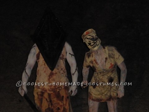 Así que este año quería hacer otro disfraz de pareja espeluznante para mi esposo y para mí.  Siempre nos ha encantado la película Silent Hill y siempre he
