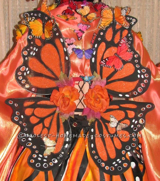 Mi primera inspiración vino el día después de la Navidad del año pasado, cuando encontré una foto del vestido de mariposa de Luli Yan, y mientras investigaba