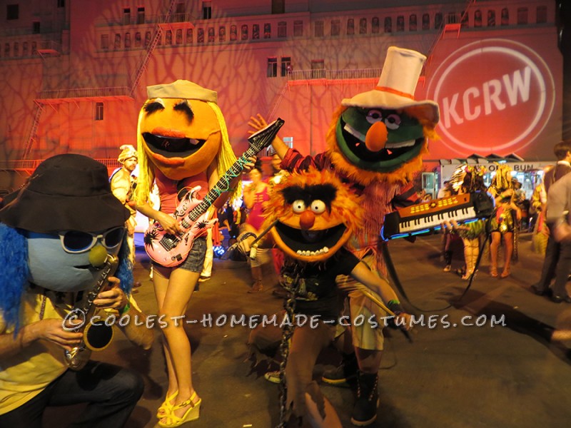 El disfraz de grupo más divertido: ¡The Electric Muppet Mayhem Band!