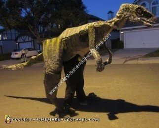 Idea de disfraz de Velociraptor DIY para Halloween