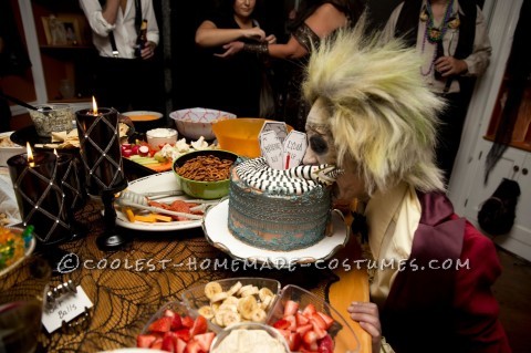 Lady Couple Lydia y Beetlejuice en trajes caseros