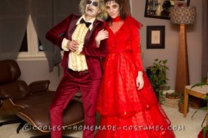 Lady Couple Lydia y Beetlejuice en trajes caseros