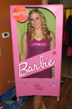 Disfraz de Barbie en caja rosa y purpurina para Halloween