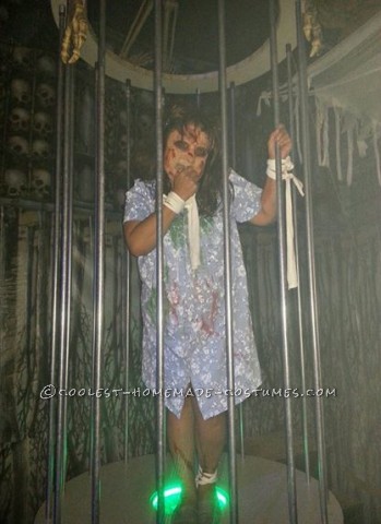 Disfraz de exorcista espeluznante para pareja