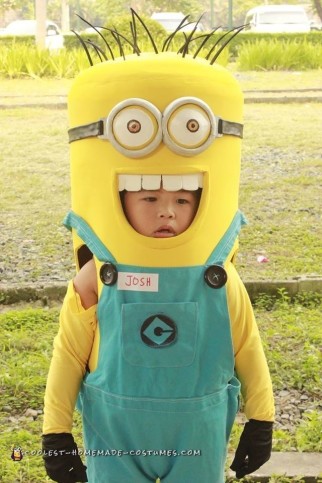 Disfraz de minion invaluable hecho con amor para el abuelo.